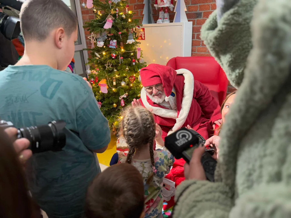 Święty Mikołaj w Łodzi. Jednym z punktów trasy Gwiazdora Szpital Pediatryczny im. Janusza Korczaka w Łodzi