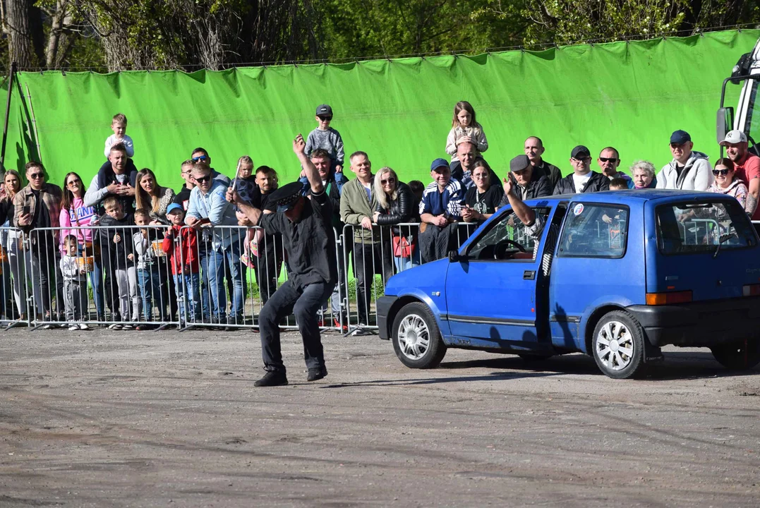 Giganty na czterech kołach zrobiły duże show! Widowiskowy pokaz monster trucków