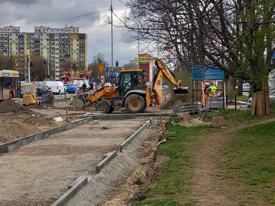 Remont na ul. Lutomierskiej posuwa się powoli naprzód