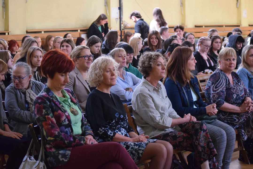 Zespół Szkół Rzemiosła w Łodzi pożegnał maturzystów. To były chwile pełne wzruszeń