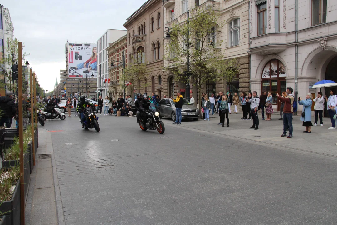 Wielka parada motocyklowa na ulicy Piotrkowskiej w Łodzi