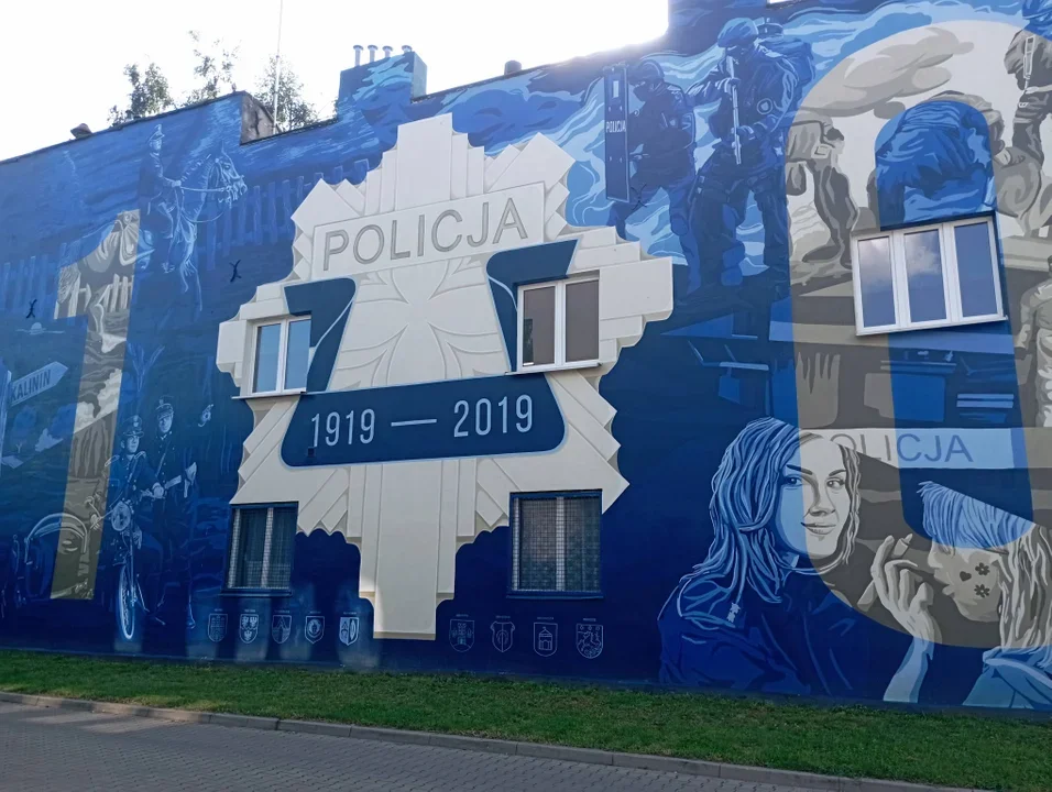 Mural policji w Zgierzu wraca na swoje miejsce