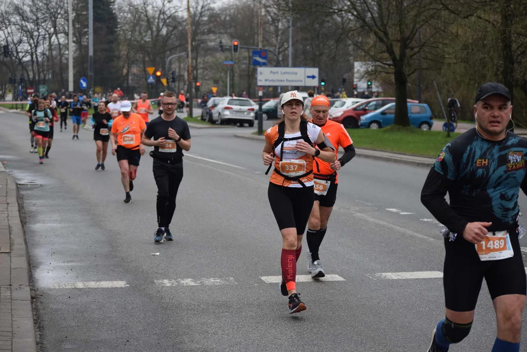 DOZ Maraton ulicami miasta. Zobacz zdjęcia z biegu głównego