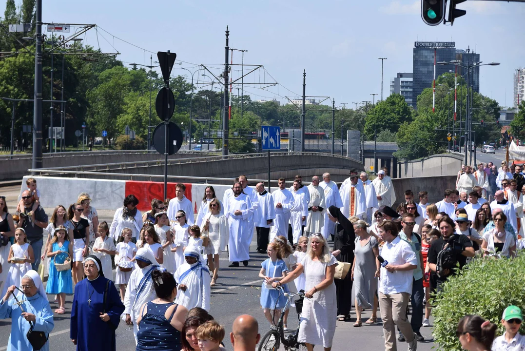 Procesje Bożego Ciała przeszły ulicami Łodzi