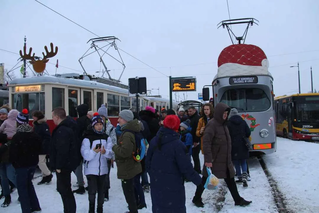 Świąteczne targi, parada autobusów i spotkania autorskie. Podsumowanie pierwszego grudniowego weekendu w Łodzi [ZDJĘCIA] - Zdjęcie główne