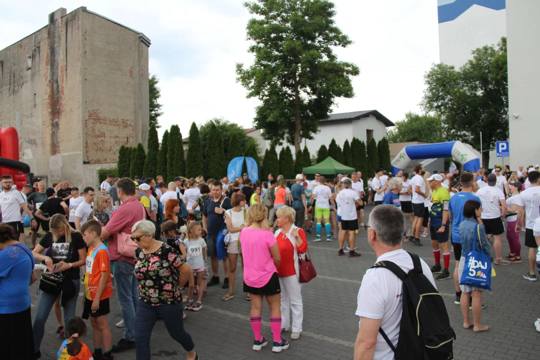 Piknik rodzinny fundacji „Daj piątaka na dzieciaka” na Bałutach