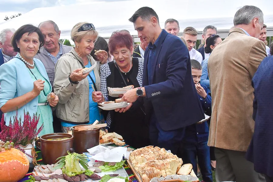 Dożynki parafialne na osiedlu Olsztyńskim. Mieszkańcy dziękowali za plony [FOTO] - Zdjęcie główne