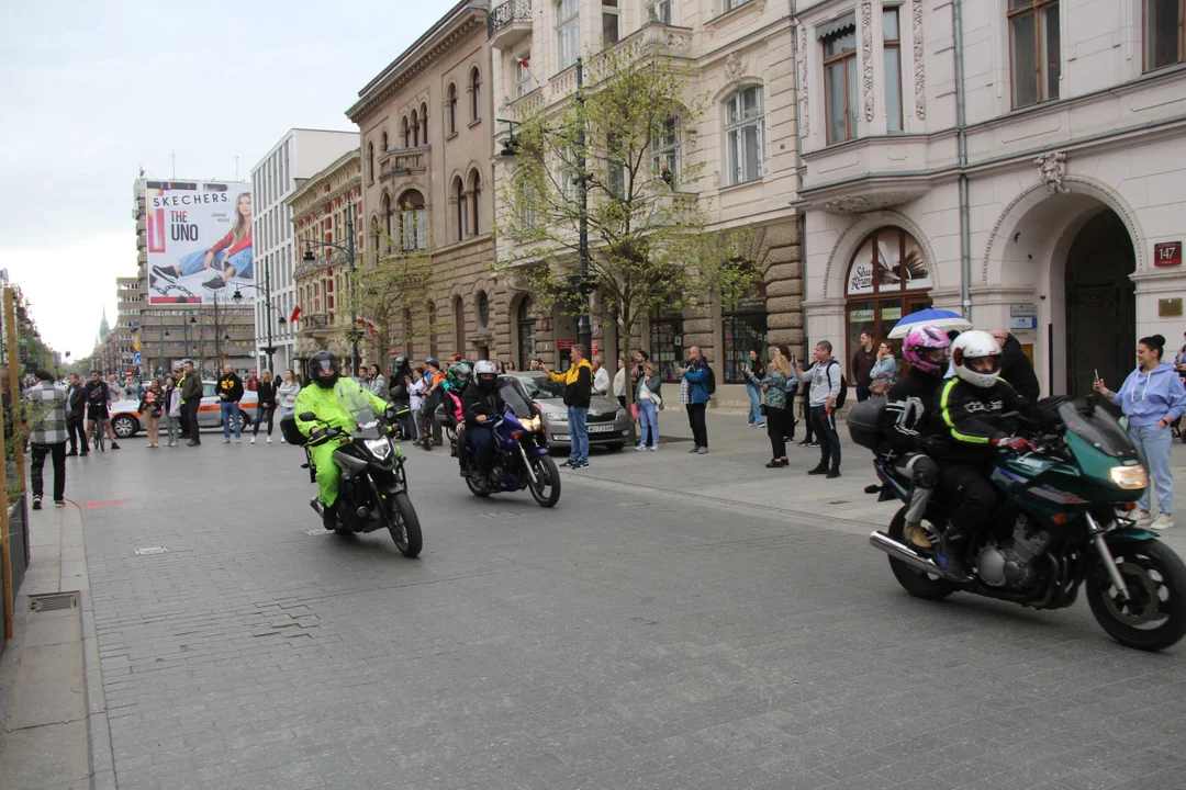 Wielka parada motocyklowa na ulicy Piotrkowskiej w Łodzi