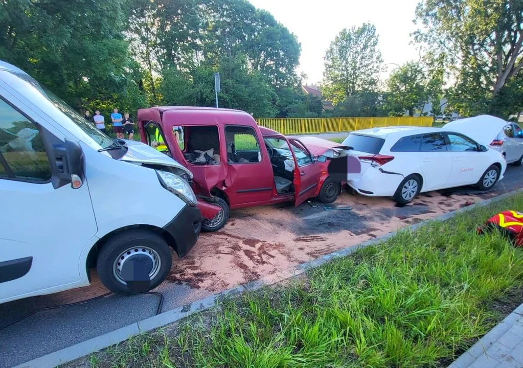 Karambol na drodze krajowej, kilka osób rannych [ZDJĘCIA] - Zdjęcie główne