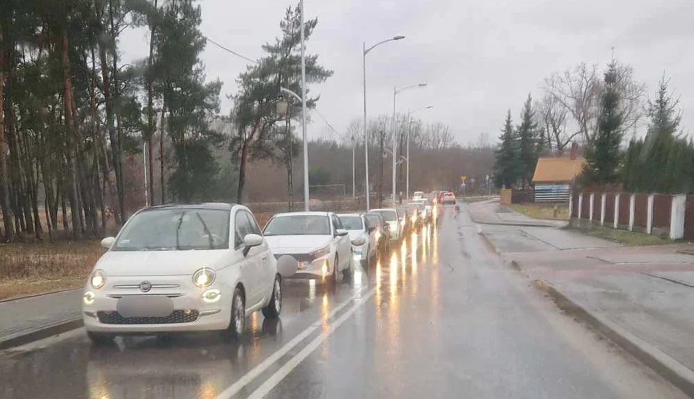 Gigantyczne korki, policja kieruje ruchem. Olbrzymie utrudnienia w Płocku - Zdjęcie główne