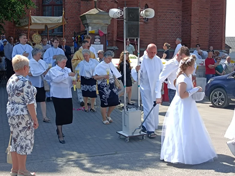 Ulicami Zgierza przeszły procesje Bożego Ciała.