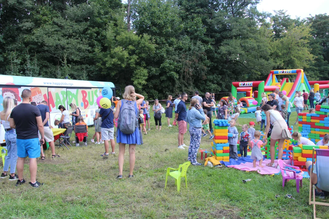 Piknik rodzinny w parku na Młynku w Łodzi