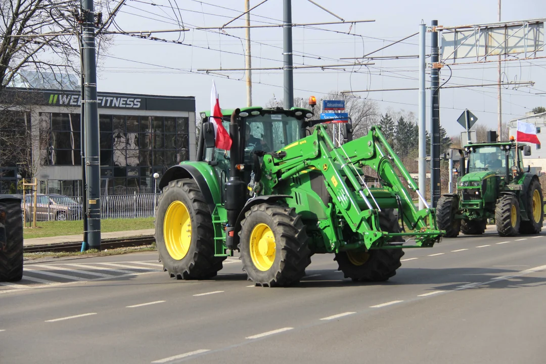 Protest rolników w Łodzi - skrzyżowanie Aleksandrowska/Szczecińska