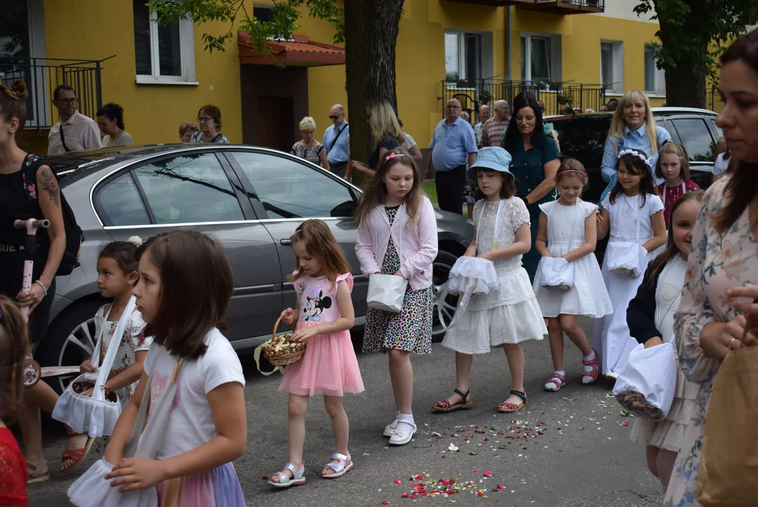 procesja Bożego Ciała w parafii Matki Bożej Dobrej Rady w Zgierzu