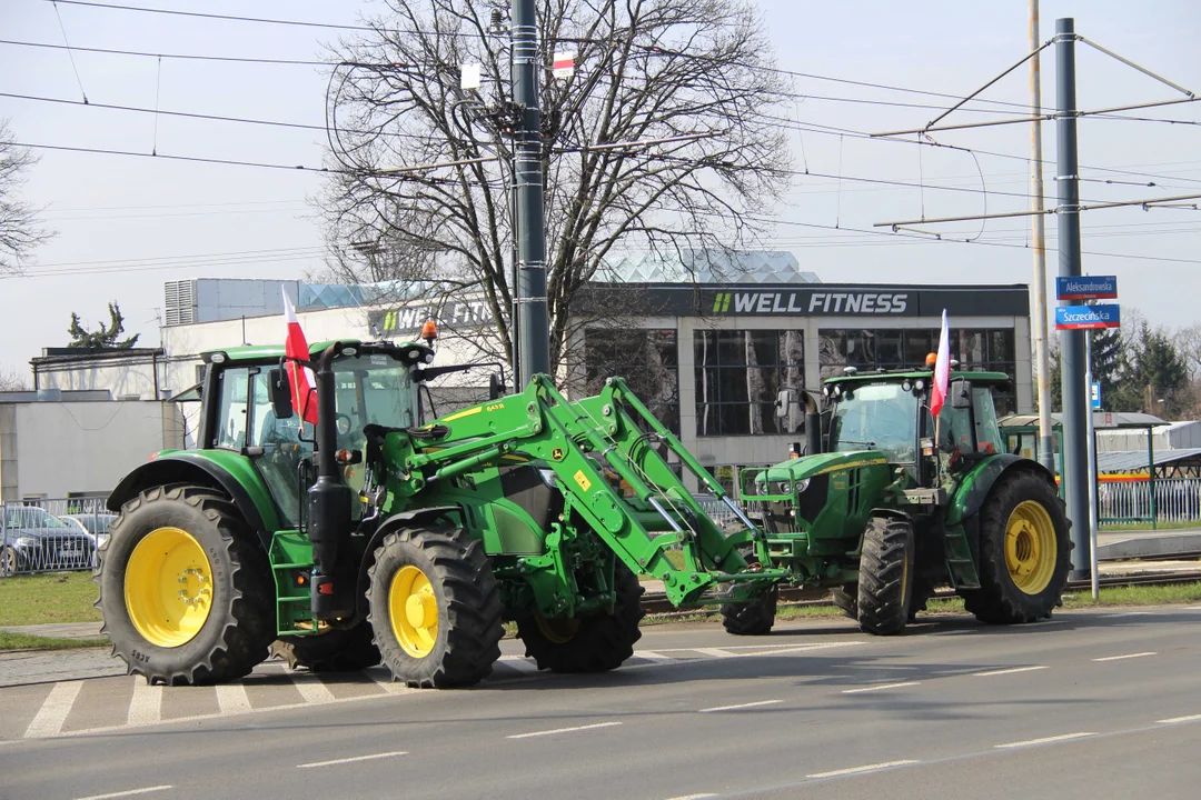 Protest rolników w Łodzi - skrzyżowanie Aleksandrowska/Szczecińska