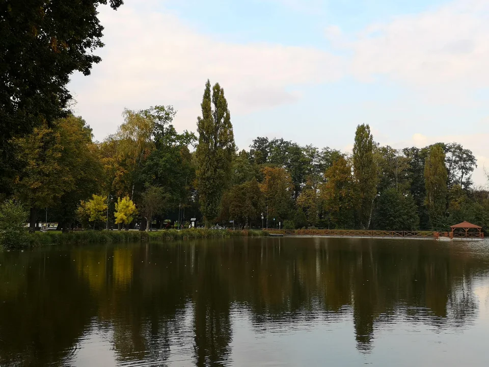 Pierwsze oznaki jesieni w zgierskim parku - zobacz zdjęcia!