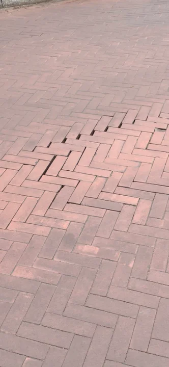 Obecny stan kostki na Jaracza