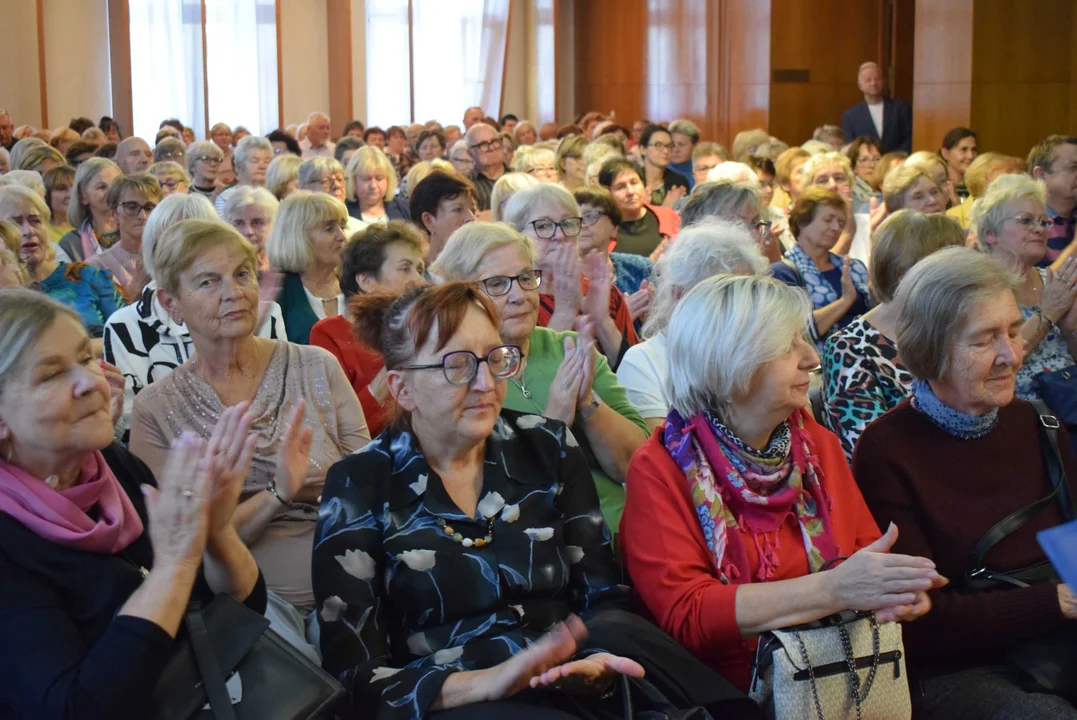 Inauguracja roku akademickiego w Zgierzu. Seniorzy rozpoczęli semestr na Uniwersytecie Trzeciego Wieku [ZDJĘCIA] - Zdjęcie główne