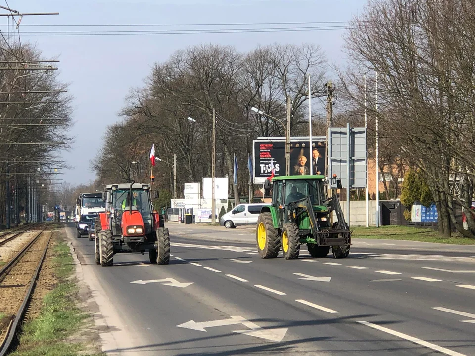 Protest rolników w Łodzi - skrzyżowanie Aleksandrowska/Szczecińska