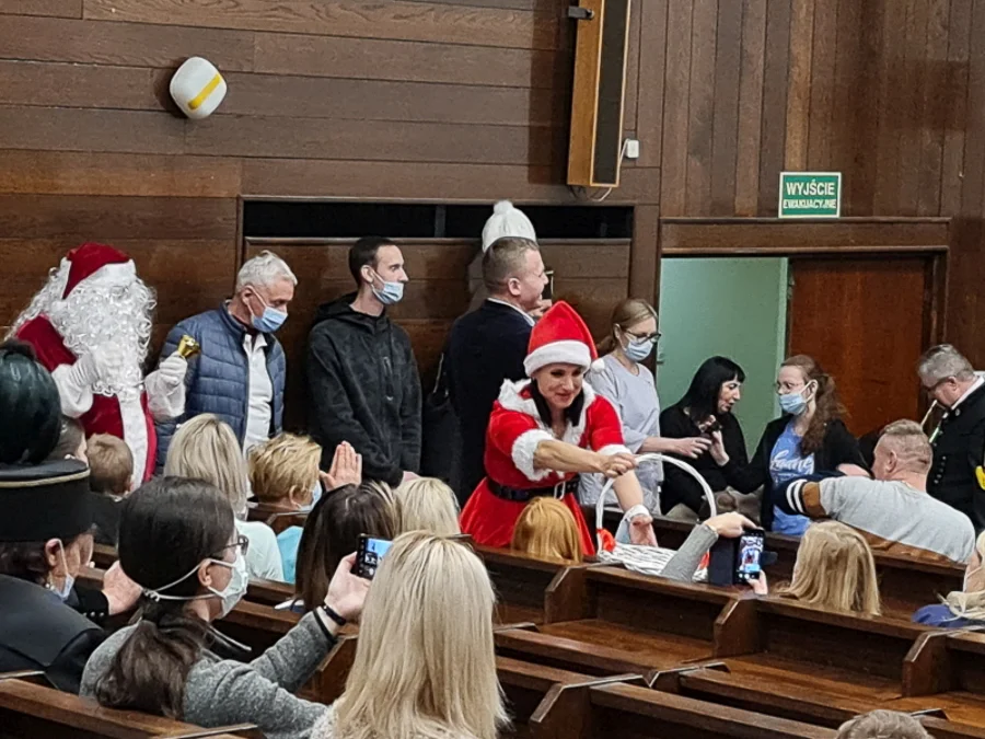 Górnicy ze świętym Mikołajem odwiedzili szpitale w Łodzi i Bełchatowie