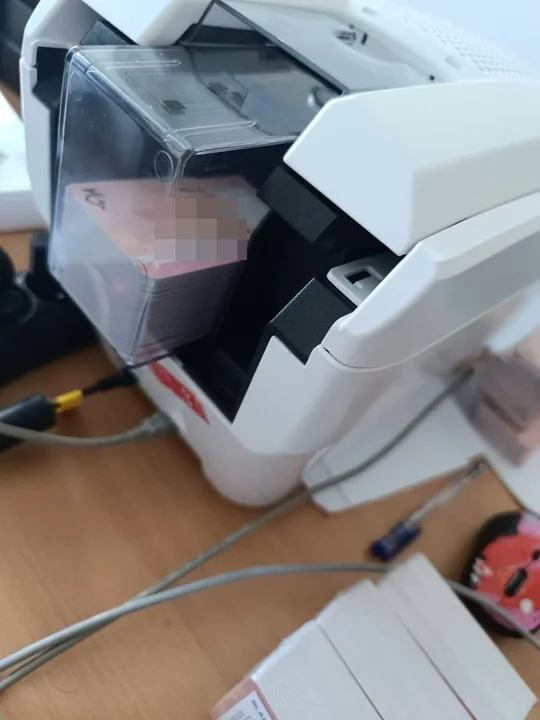 Łódzkie: Fałszowali legitymacje i wyłudzali pieniądze, podszywając się pod szkoły