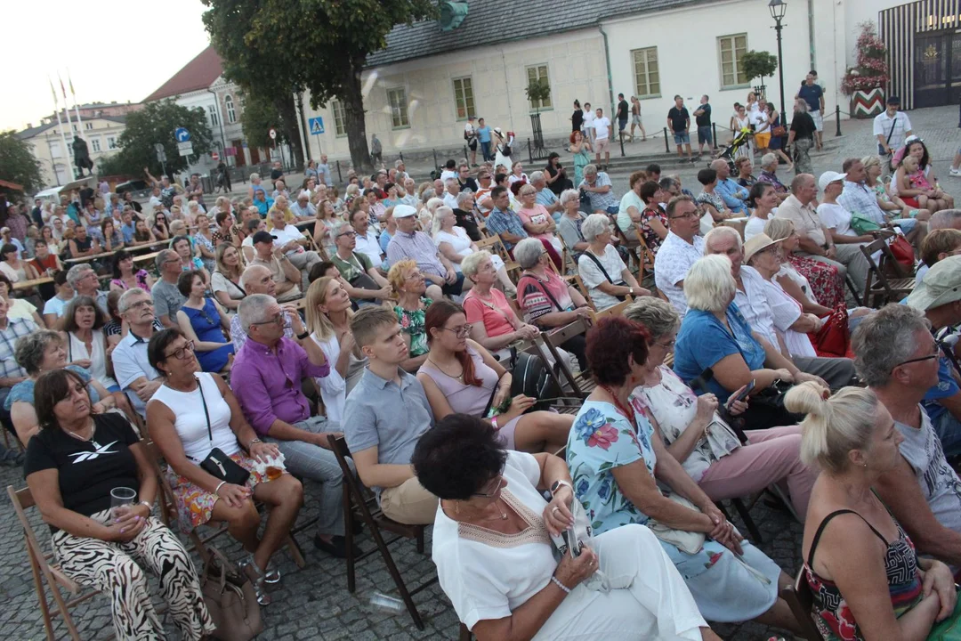 Święto Róży w Kutnie. Trwają koncerty na placu Piłsudskiego i klubowa impreza na placu Wolności