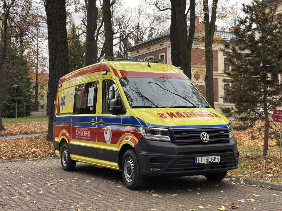 Szpital przy ul. Milionowej w Łodzi z nowym ambulansem