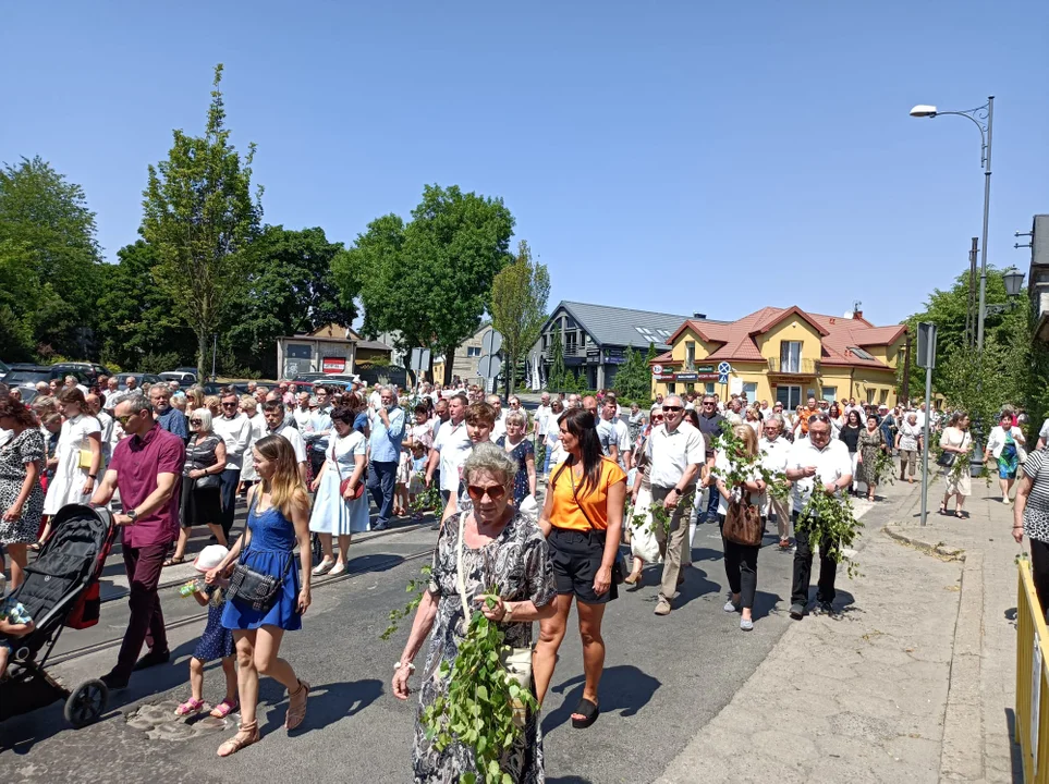 Ulicami Zgierza przeszły procesje Bożego Ciała.