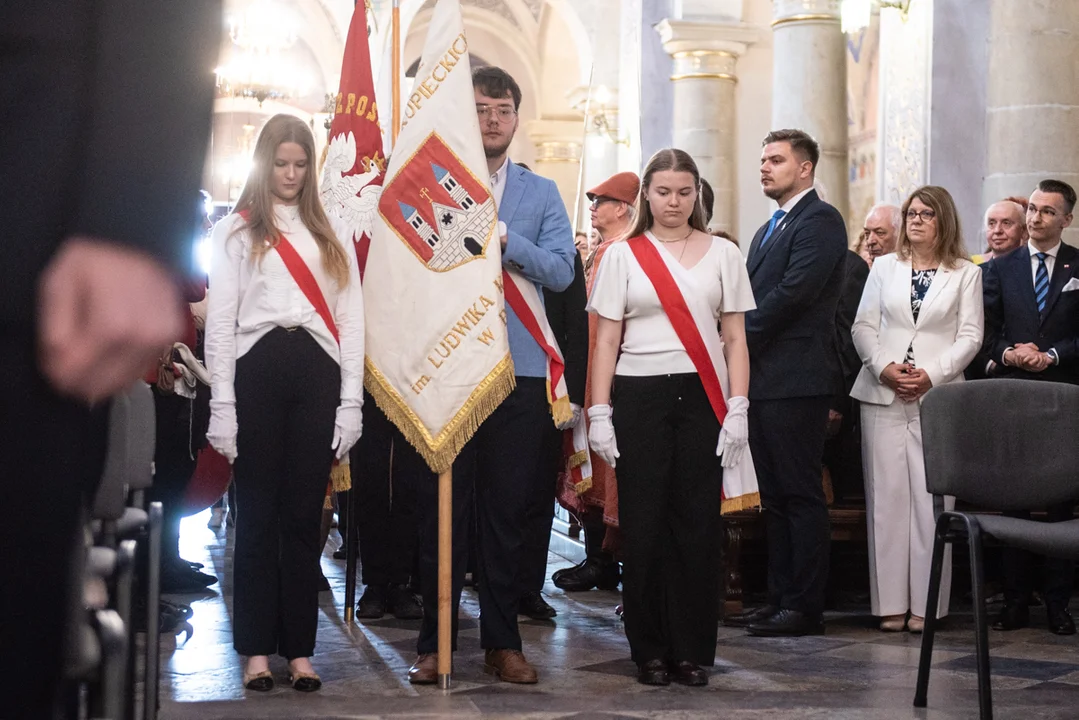 Płocczanie, harcerze, służby, samorządowcy. Msza św. w intencji Ojczyzny w katedrze [FOTO]