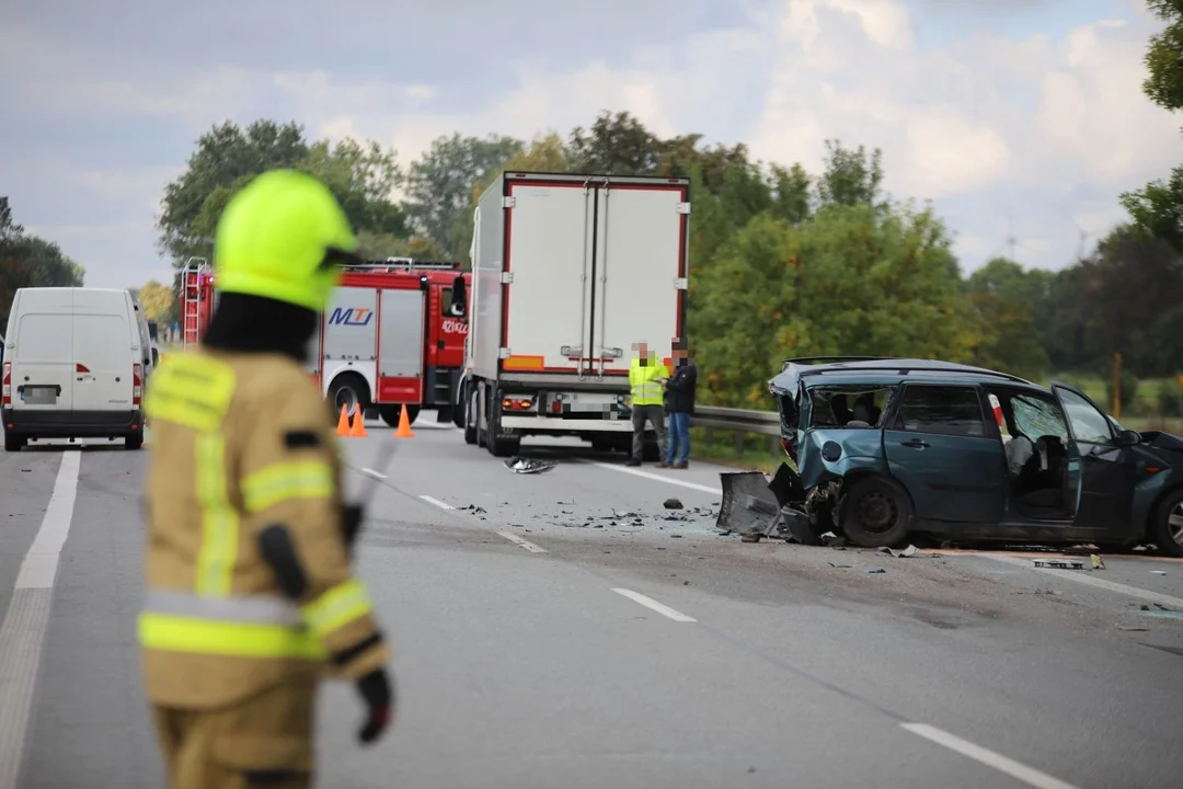 Wypadek z udziałem trzech samochodów na krajowej 92. Droga całkowicie zablokowana [ZDJĘCIA] - Zdjęcie główne