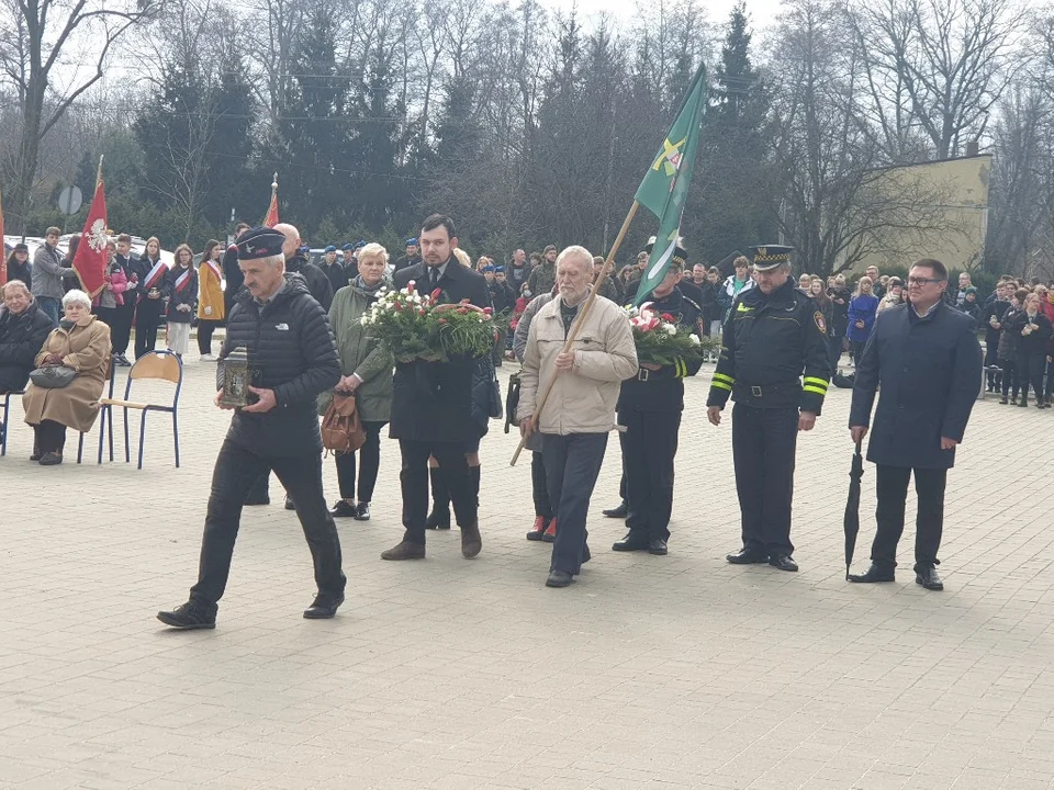 Obchody Zbrodni Zgierskiej na placu Stu straconych [zdjęcia]