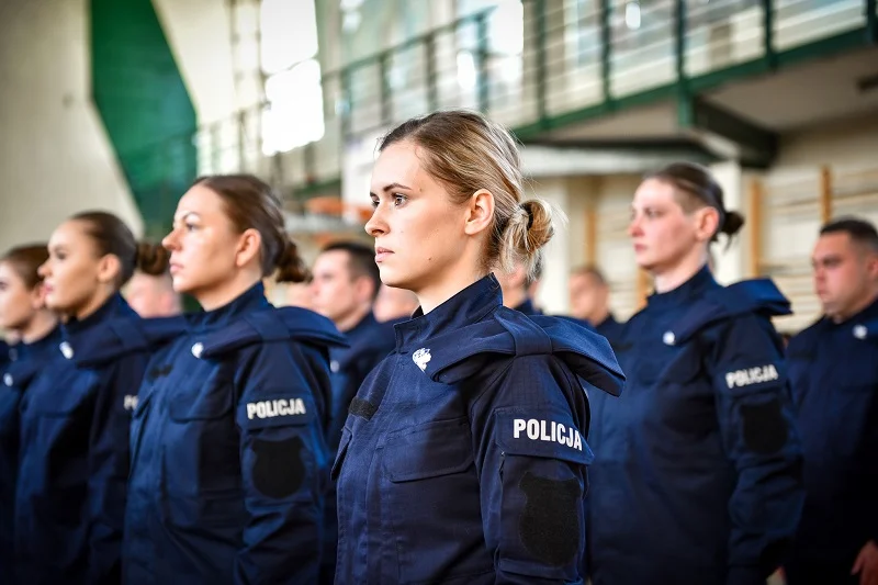 Nowi policjanci złożyli ślubowanie. Po szkoleniu będą służyć w regionie [ZDJĘCIA/WIDEO] - Zdjęcie główne