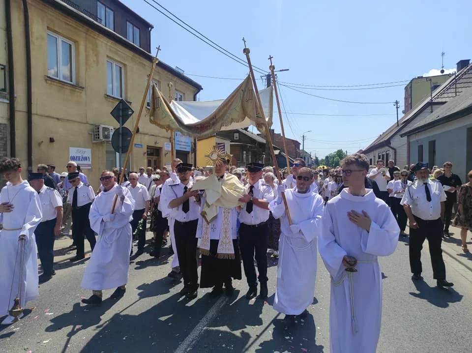 Boże Ciało w Gostyninie. Ulicami miasta przeszła procesja [ZDJĘCIA] - Zdjęcie główne