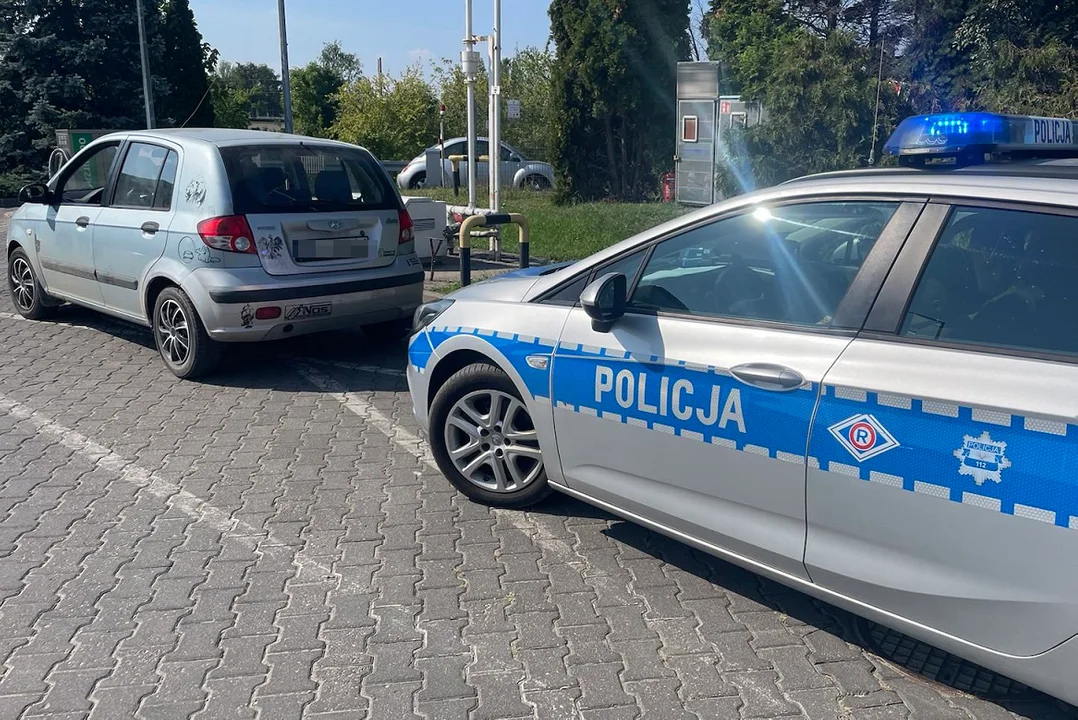 Tego policjanci się nie spodziewali... Kto siedział za kierownicą zatrzymanego do kontroli auta? [ZDJĘCIA] - Zdjęcie główne