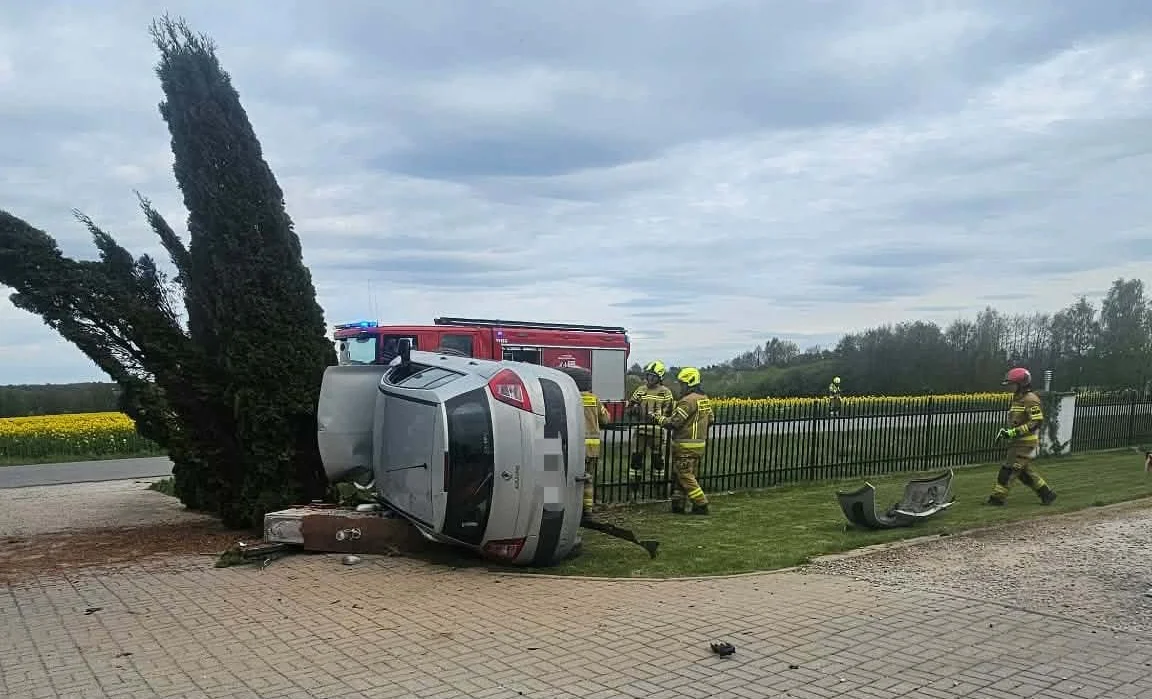 Poważny wypadek pod Płockiem. Jedna osoba ranna! [ZDJĘCIA]
