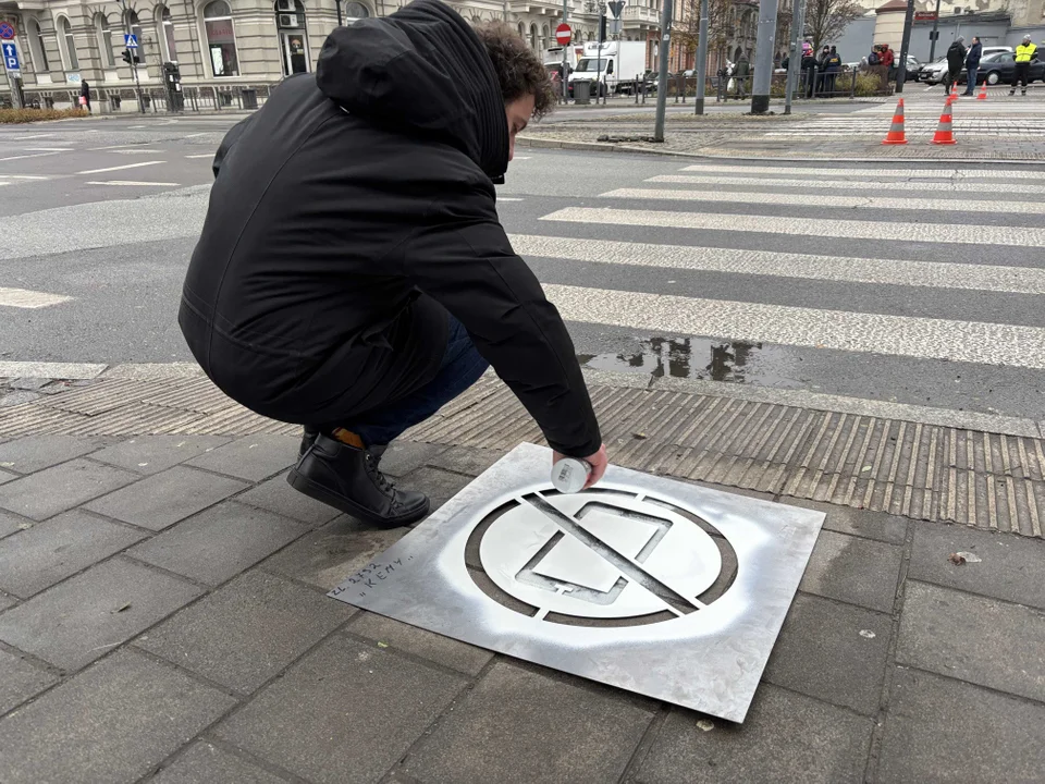 Przy łódzkich przejściach dla pieszych pojawiły się nowe piktogramy