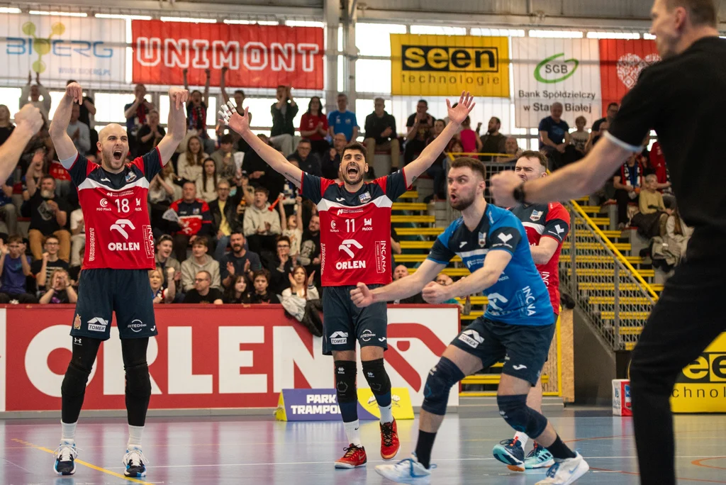 Wielkie emocje, szalona walka i czerwona kartka. Siatkarze KPS Płock wyszarpali zwycięstwo! [ZDJĘCIA]