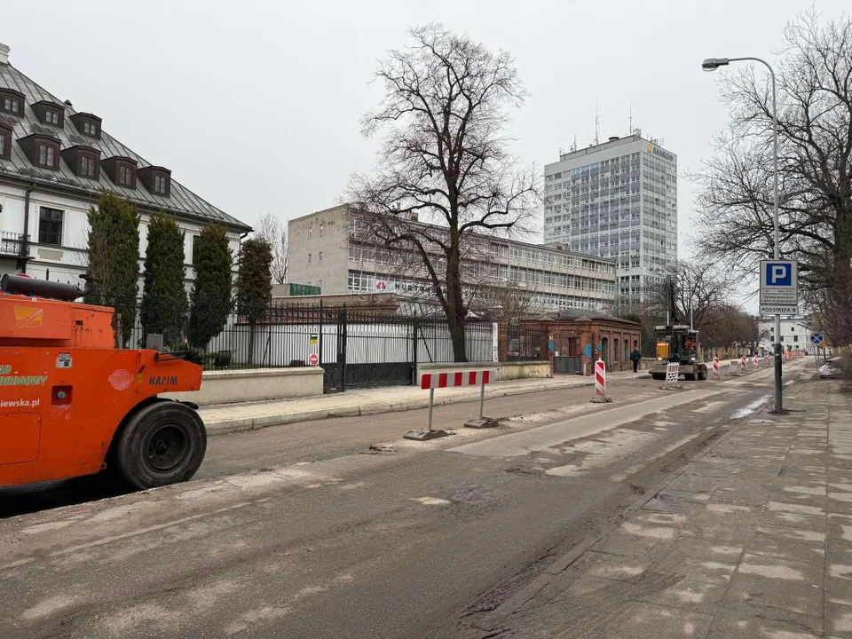 Utrudnienia w Łodzi. Wciąż trwa remont Tymienieckiego i Sienkiewicza