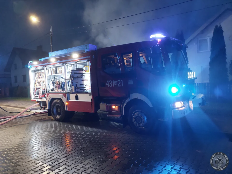 Pożar w sąsiednim Gostyninie. Płonął samochód osobowy