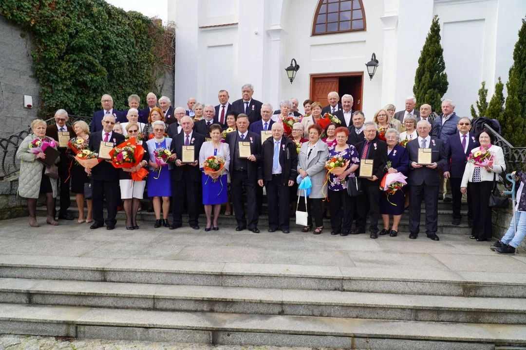 50 lat razem! Kolejne małżeństwa świętowały Złote Gody [FOTO] - Zdjęcie główne