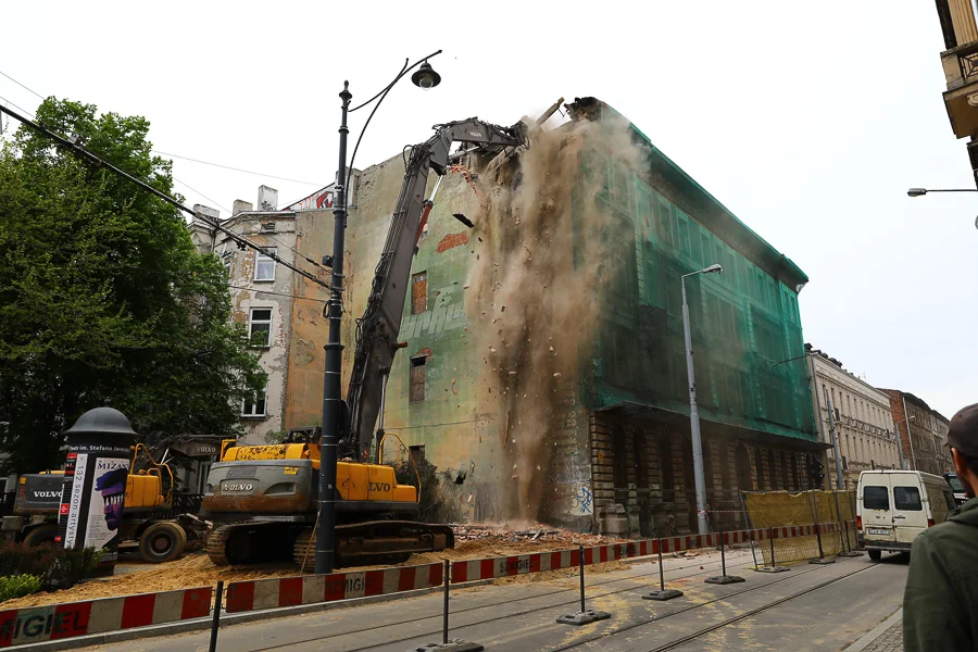 Kamienica przy Kilińskiego 49, w końcu, zostanie zburzona. Wiemy kiedy wrócą tramwaje