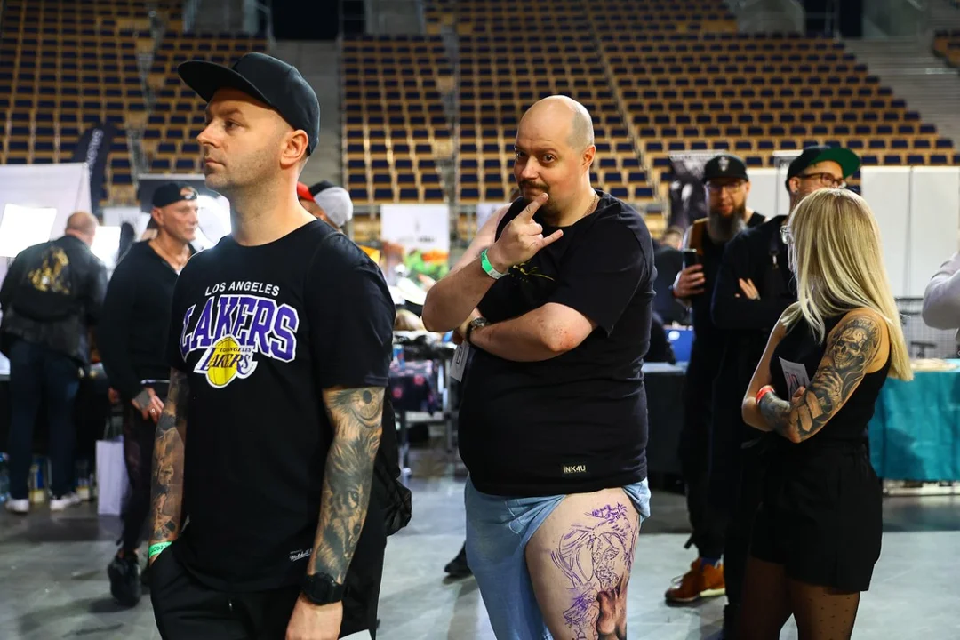 Łódź Tattoo Konwent w Atlas Arenie, wielu łodzian z nowymi dziarkami.