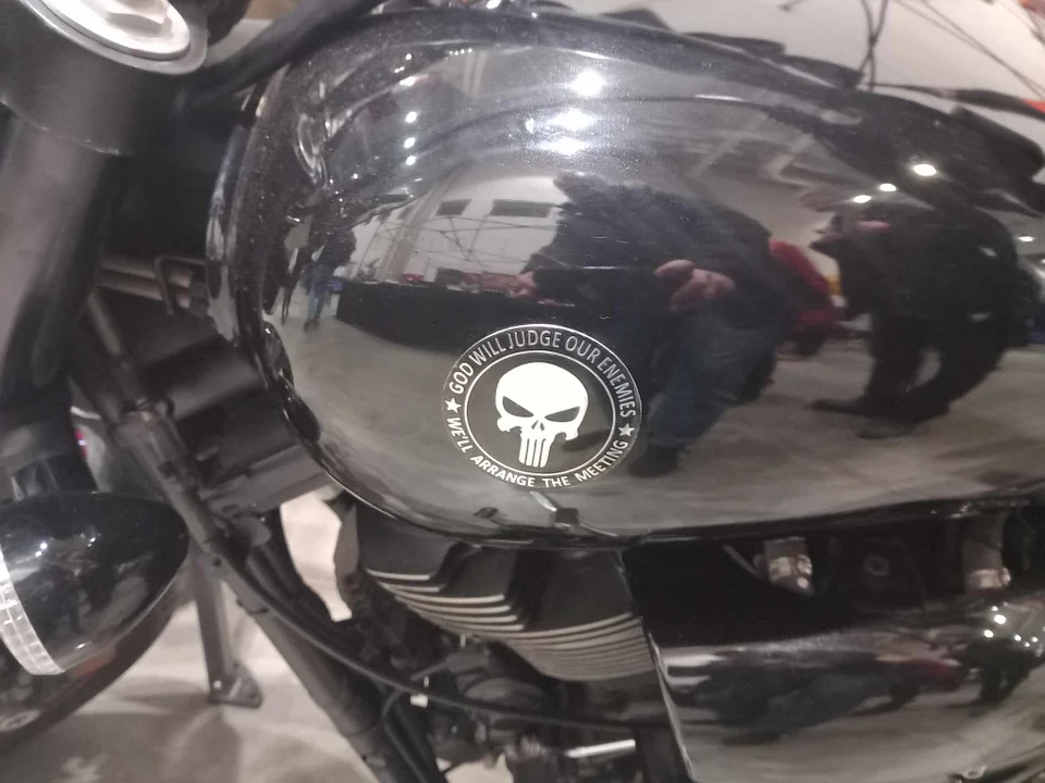 Tłumy Łodzian na Moto Weteran Bazar w Łodzi. Motocykle, broń, ubrania i starocie