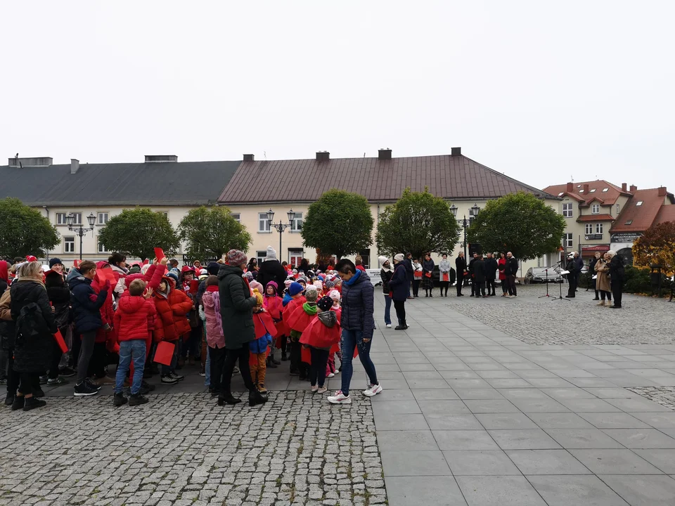 "Żywa flaga" na pl. Jana Pawła II