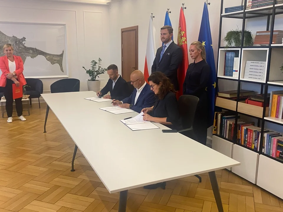 Podpisanie umowy na przebudowę Mostu Siennickiego