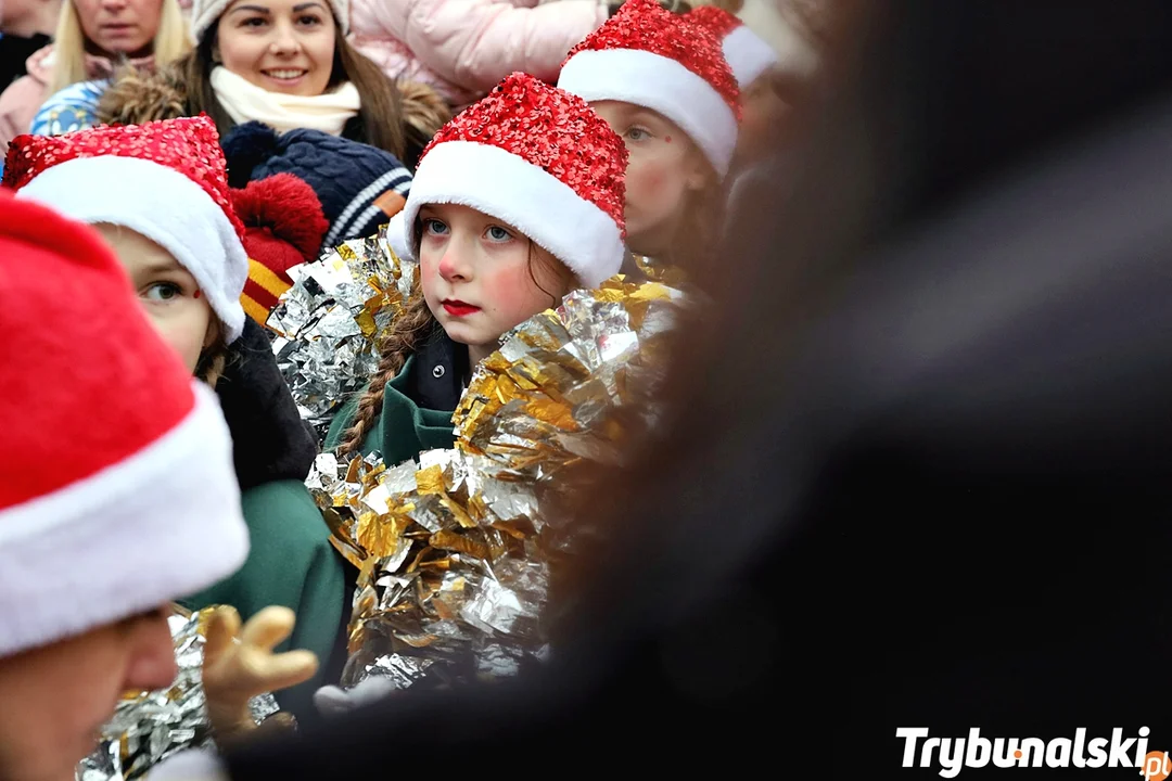 Jarmark Bożonarodzeniowy 2023 w Sulejowie. Tłumy mieszkańców i magia świąt