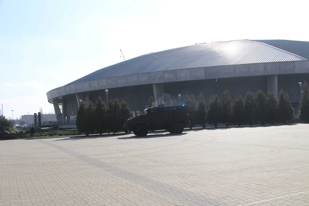 Ćwiczenia służb specjalnych na stadionie ŁKS-u