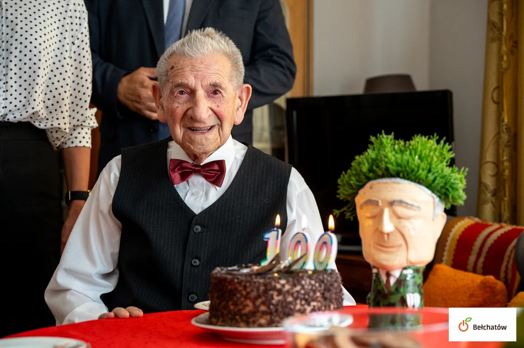 Honorowy obywatel naszego miasta świętował 100. urodziny! Tort i życzenia od prezydenta [FOTO] - Zdjęcie główne