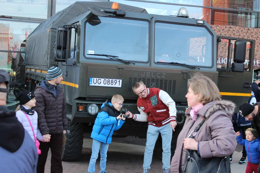 Święto Niepodległości przed Manufakturą