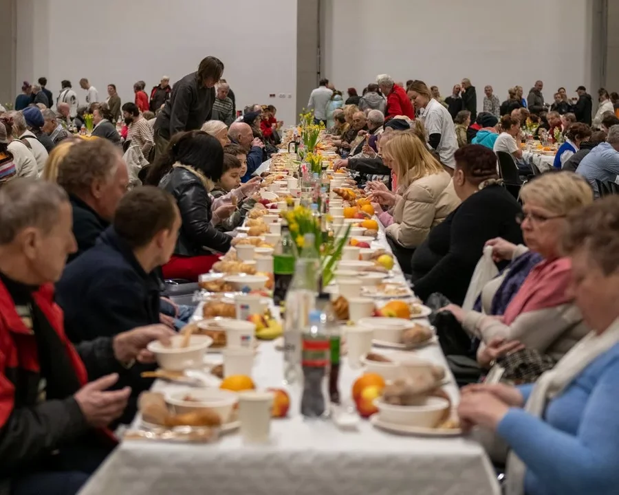 Za nami „Miejskie Śniadanie Wielkanocne dla Samotnych”. Powróciło po latach, aby nikt nie spędzał świąt samotnie